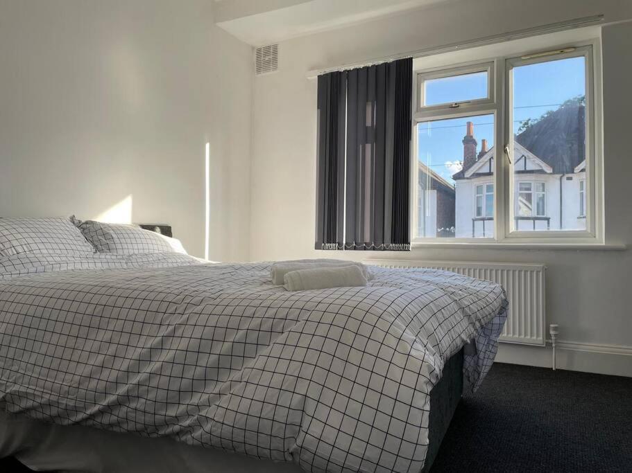 5 Bed 5Mins From Wembley Stadium London Exterior photo